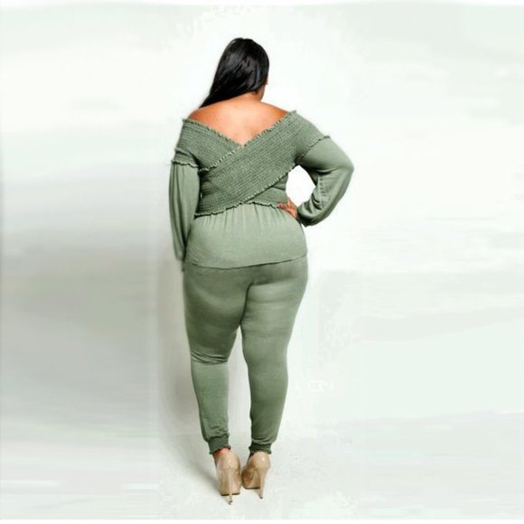 Beautiful 2 piece peplum top pant set - Picture 4 of 5